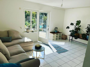Letzigrund studio apartment with private garden